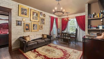 Smart TV, chimenea, mesa de ping pong