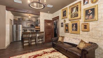 Smart TV, fireplace, table tennis
