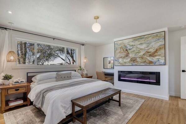 3 chambres, bureau, fer et planche à repasser, lit parapluie