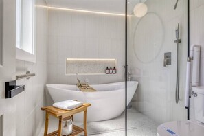 Ducha, secador de pelo, bidet