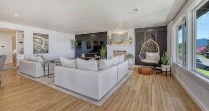 Zen Haus Suite A · Serene Retreat, KING BEDS, near UO, w/views