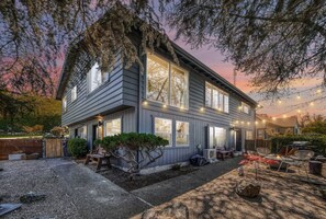 Exterior - Zen Haus suite A&B · Luxe Spacious Retreat, UofO 1 mile, KING beds, soaking tub (Eugene)