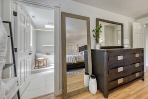 5 bedrooms, desk, iron/ironing board, travel cot