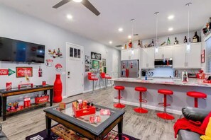 Interior - Spacious 1 Bd guesthouse. 1 QS bed +1 QS sleeper sofa Close to Spring training  (Phoenix)