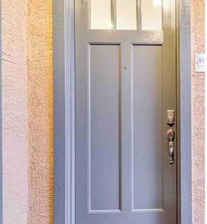 Interior - Spacious 1 Bd guesthouse. 1 QS bed +1 QS sleeper sofa Close to Spring training  (Phoenix)