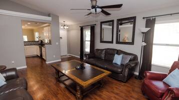 Una Smart TV, libros