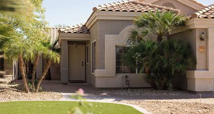 2 Car Garage Tesla Charger KING BEDS 2 Master Suites Hot Tub Pool