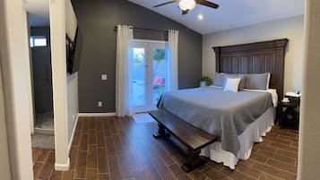 4 bedrooms, desk, iron/ironing board, free WiFi