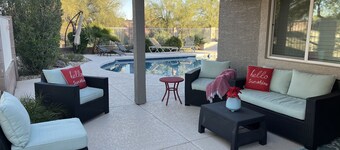 2 Car Garage Tesla Charger KING BEDS 2 Master Suites Hot Tub Pool