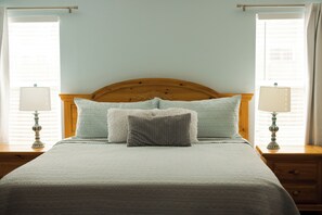 4 bedrooms, desk, iron/ironing board, free WiFi