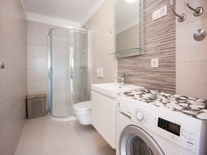 Apartment (Two Bedroom Apartment with Balcony) | Bathroom