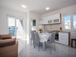 Apartment (Two Bedroom Apartment with Balcony) | Dining room