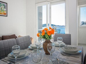 Apartment (Two Bedroom Apartment with Balcony) | Dining room - Apartments Happy Holiday (Rogoznica)