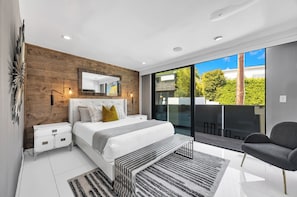 Room - Luxury Villa (Los Angeles)