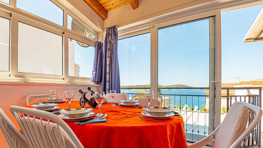 Holiday Home Happy Holiday