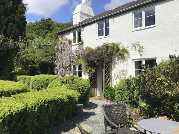 Cottage | Property grounds