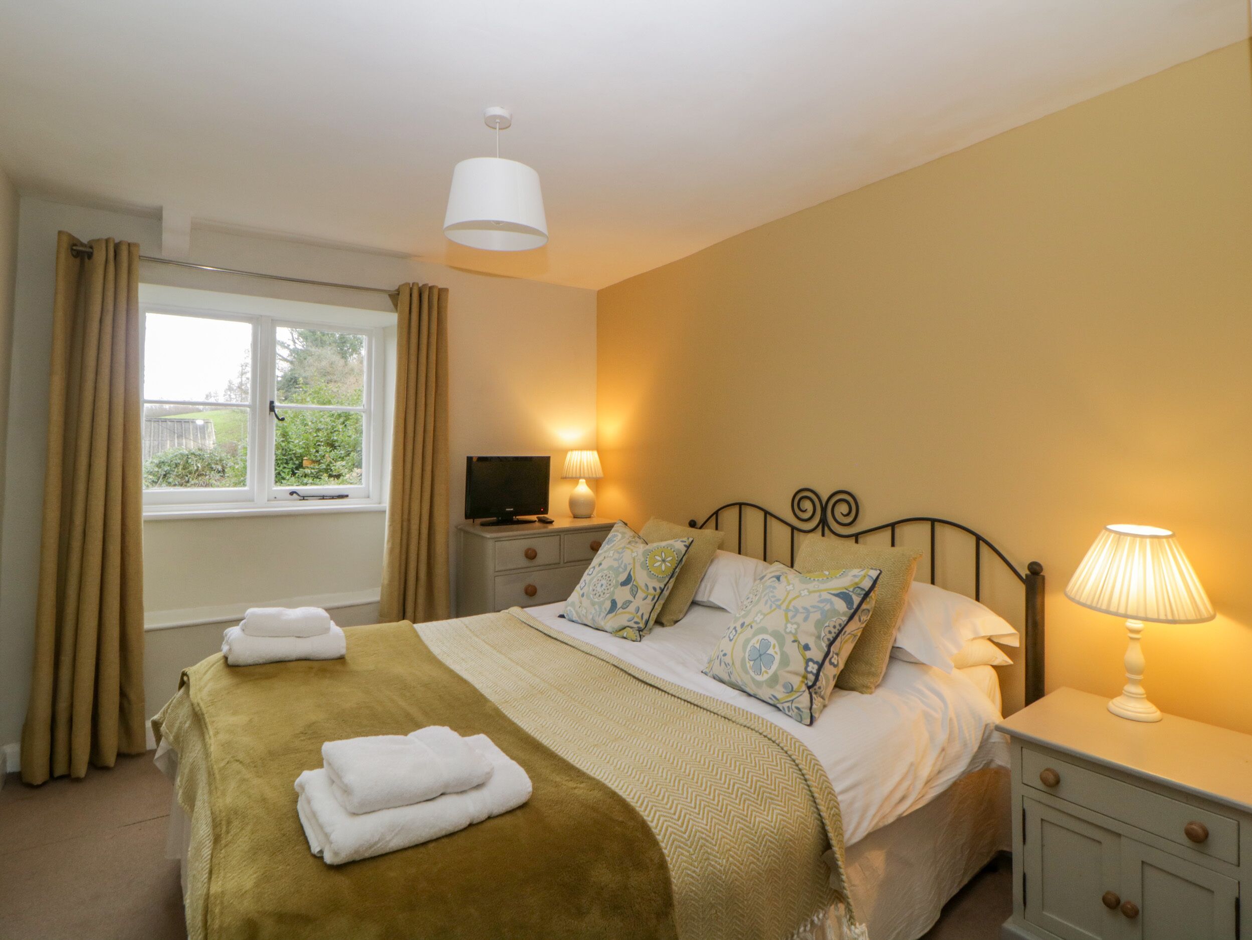 5 dormitorios, decoración individual, mobiliario individual