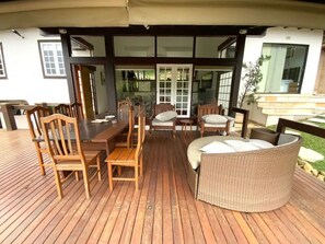 Outdoor dining - Wonderful House, Refuge, Left Corner of Geribá (Armação dos Búzios)