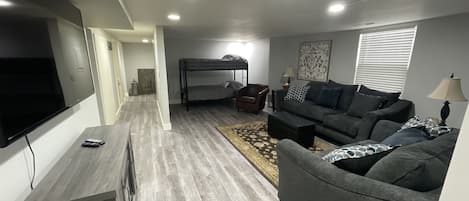 Smart TV, fireplace