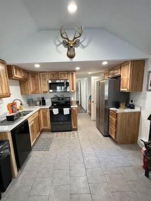 Cookware/dishes/utensils