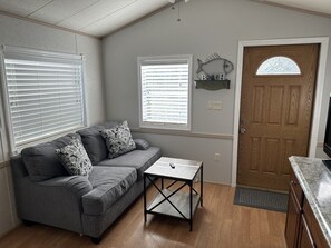 Living area - Caribbean Shores Vacation Rentals (Jensen Beach)