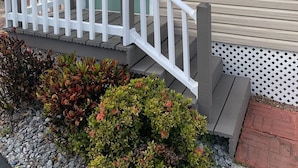A house with a green door, white shutters, and a white picket fence. - Caribbean Shores Vacation Rentals (Jensen Beach)