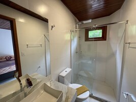 豪華客房 | 浴室 | 風筒、提供毛巾、番梘、洗頭水