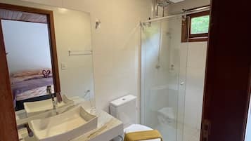 Kamar Deluks | Kamar mandi | Pengering rambut, handuk, sabun, dan sampo