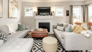 Living area - 6th Ave Escape (Tacoma)