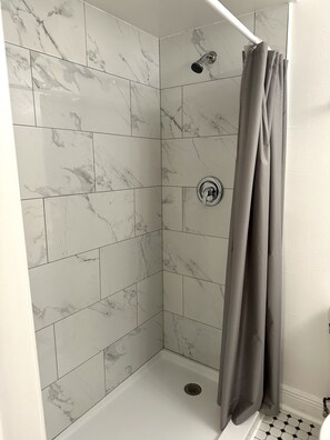 Shower, shampoo - Entrance to the Florida Keys, The Historic Hotel Redland (Homestead)