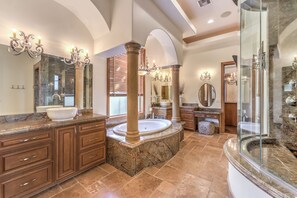 Dusche, Whirlpool, Haartrockner, Bidet