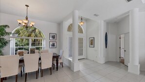 Dining - Tipsy Turtle - Beautifully Landscaped Secluded pool and spa home (Venice)