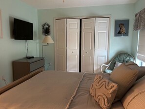 3 bedrooms, iron/ironing board, free WiFi, bed sheets - Laurel Pines - situated in cul-de-sac - close to Casey Key (Nokomis)