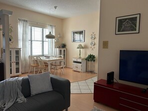 Smart TV, DVD player - Laurel Pines - situated in cul-de-sac - close to Casey Key (Nokomis)