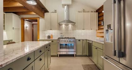 WinklerWald- 6 BR family retreat