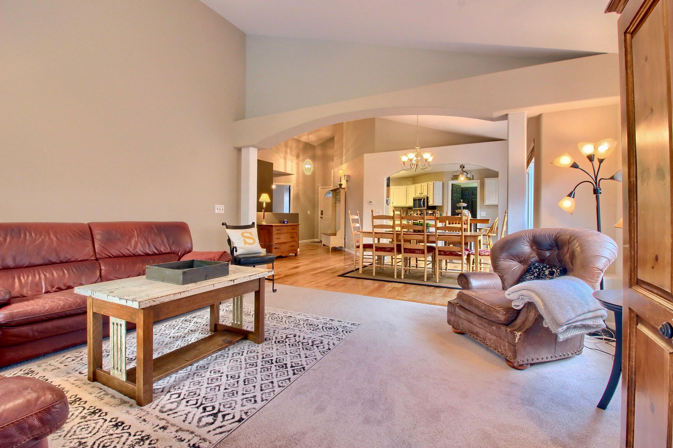 BIG, Bright & Beautiful home- perfect for groups!