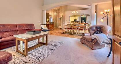 BIG, Bright, Open & Beautiful Home - Perfect for families and groups!