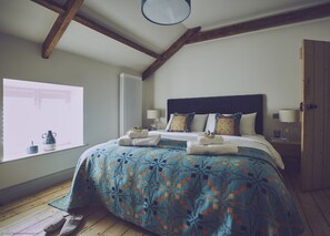 4 bedrooms, travel cot, WiFi