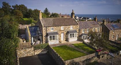 Harbourway - a pet friendly that sleeps 8 guests in 4 bedrooms