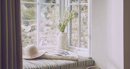 Driftwood - a pet friendly that sleeps 4 guests in 2 bedrooms