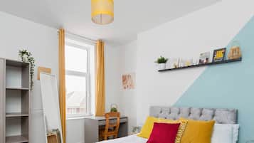 4 bedrooms, iron/ironing board, free WiFi, bed sheets