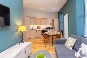 テレビ、DVD プレーヤー、書庫、ビデオライブラリ