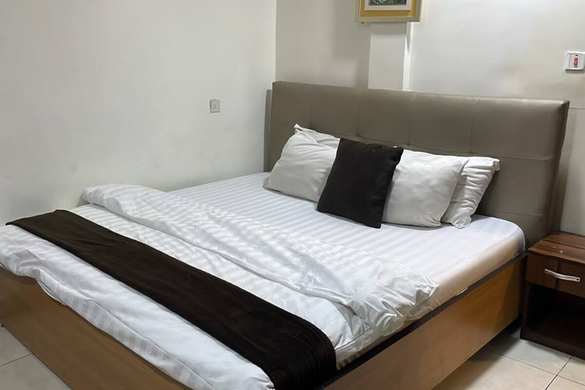 Egyptian cotton sheets, premium bedding, memory foam beds, desk