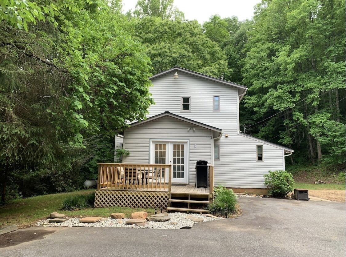Cozy Cherokee Getaway 5 miles from Harrahs Cherokee Casino! 5 minutes from DT