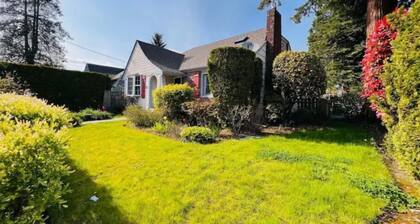 Charming cottage in the city; walk to Main Street