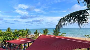 Quadruple Room with Front View | Minibar, laptop workspace, free WiFi, bed sheets