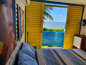 Quarto Duplo Vista Frontal - 1° Andar | Minibar, ruang kerja ramah laptop, Wi-Fi gratis, dan seprai linen