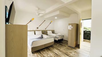 Quarto Quádruplo Sem Vista - PCD | Minibar, laptop workspace, free WiFi, bed sheets