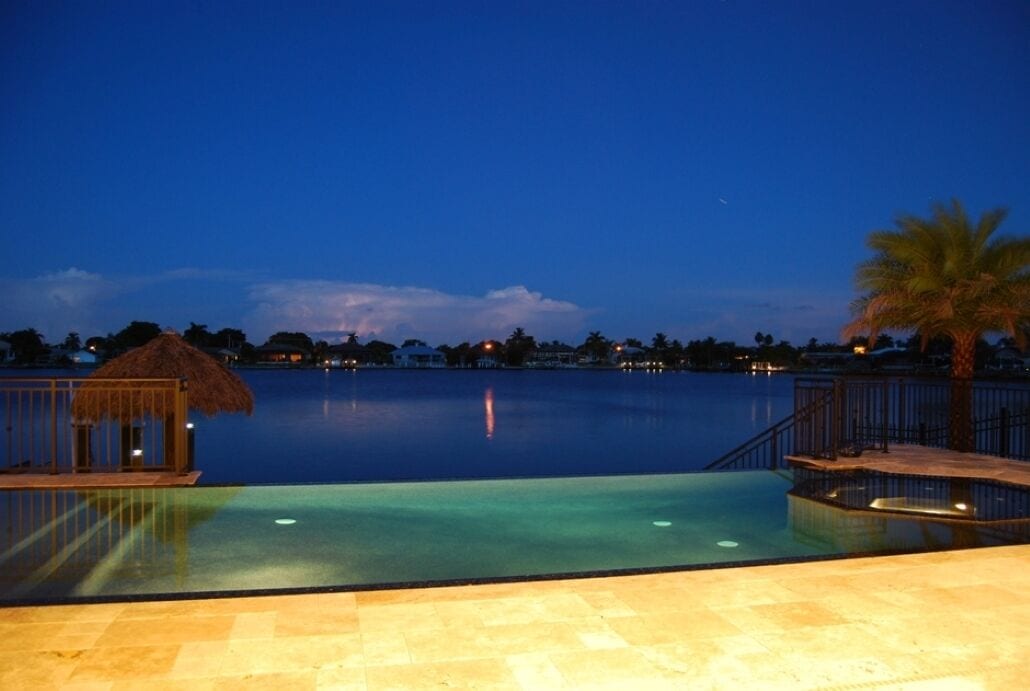 室外游泳池，无边泳池