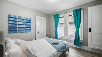 5 habitaciones, tabla de planchar con plancha, cuna de viaje y wifi